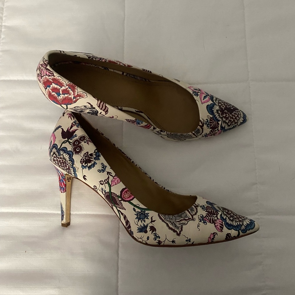 Size 9.5 Tory Burch floral pumps
